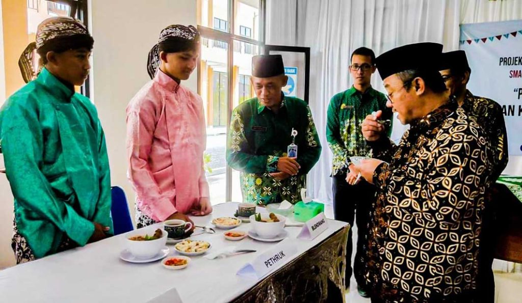 Abdul Mu’ti  Apresiasi Karya Kearifan Lokal Siswa SMA TarunaMu Gunungpring CirebonMU