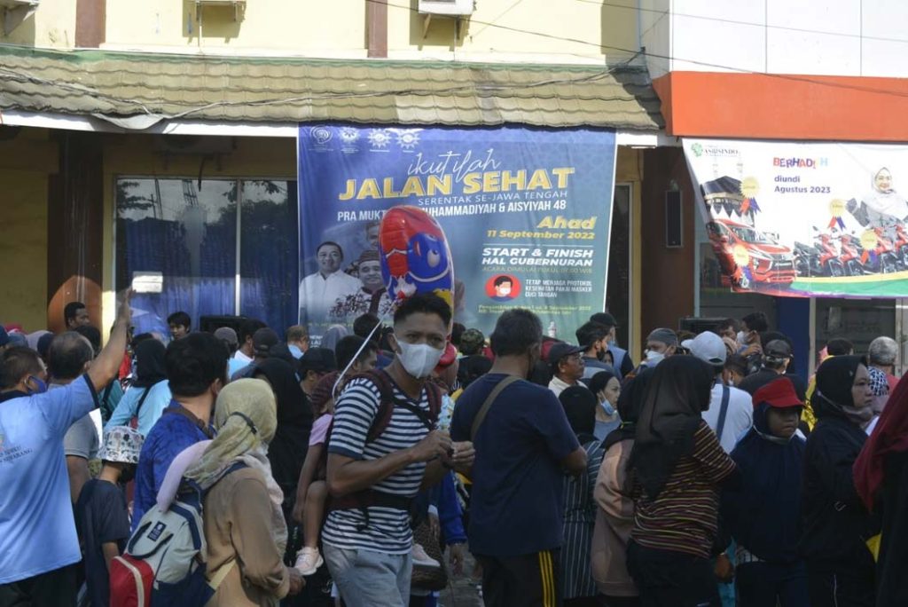 Songsong Muktamar, Ribuan Kader Muhammadiyah Jateng Ikuti Jalan Sehat CirebonMU