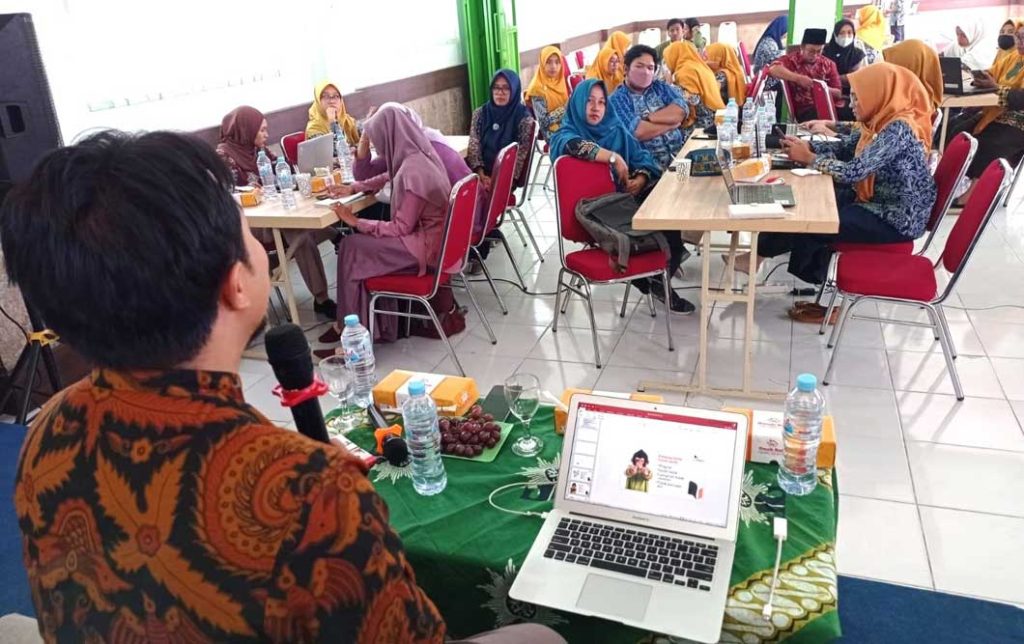 Pelatihan Masih Berlangsung, Buku Sudah terbit di 66 Negara CirebonMU
