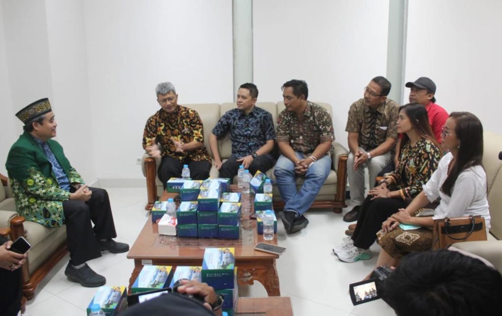 Kunjungan Romo Alexander Joko Purwanto, Pr dan Paroki Gereja Katolik Kota Solo Diterima Ketua PWM Jawa Tengah CirebonMU