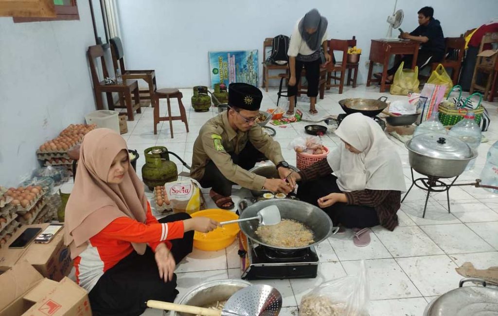 Relawan Muhammadiyah Sigap Bantu Warga Kabupaten Pacitan dan Trenggalek Yang Dilanda Bencana CirebonMU