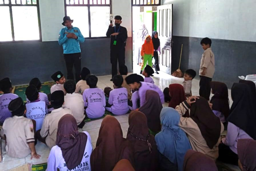 Relawan Muhammadiyah Banjarnegara Bantu Warga Terdampak Longsor CirebonMU