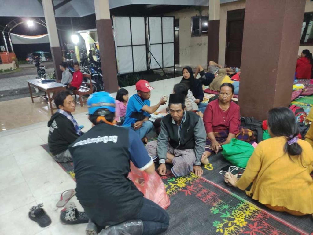Relawan Muhammadiyah Lumajang Sigap Laksanakan Assesmen dan Bantu Warga CirebonMU