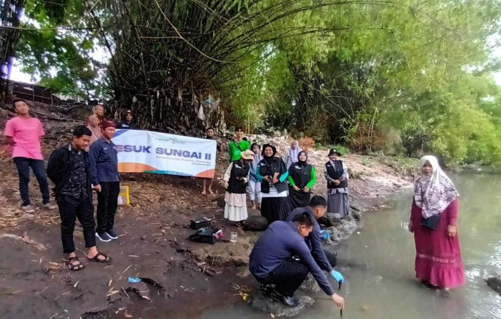 Anak Muda Eco Bhinneka Blambangan Kembali Gelar Besuk Sungai CirebonMU