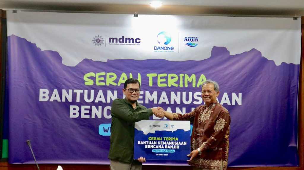 MDMC Salurkan Dana Bantuan 120 Juta Bagi Korban Banjir di Jawa Tengah dari Danone Indonesia CirebonMU