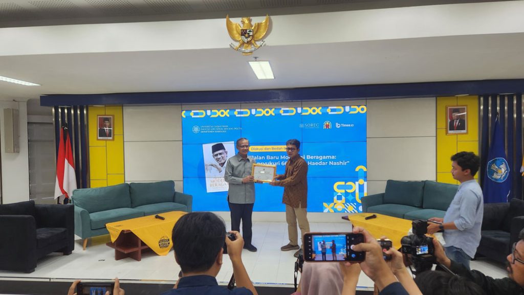 Haedar Nashir Dianugerahi Anggota Kehormatan ISI dari UGM CirebonMU