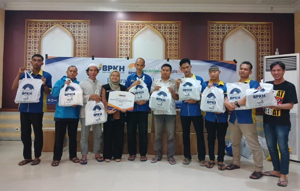 Eco Bhinneka Muhammadiyah bersama LAZISMU Gelar Tali Kasih dan Kampanye Green Idulfitri CirebonMU