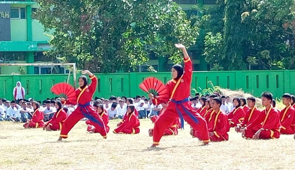 Aksi Pesilat Tapak Suci Pukau Peserta Upacara Peringatan HUT RI ke-79 PDM Kab. Cirebon CirebonMU