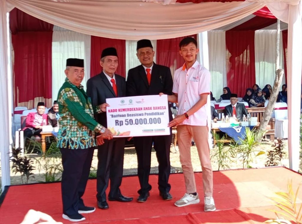 Di Hari Kemerdekaan, Lazismu Kab. Cirebon Kembali Salurkan Bantuan Pendidikan Beasiswa Mentari CirebonMU