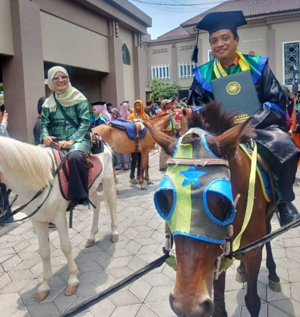 Menuntut Ilmu Tidak Mengenal Usia dan Waktu CirebonMU