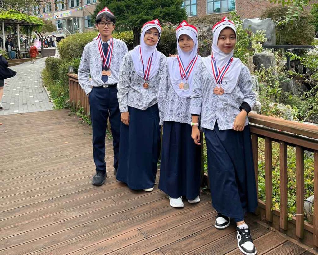 Tim STEM SMP Muhammadiyah 8 Bandung Raih Prestasi Internasional CirebonMU